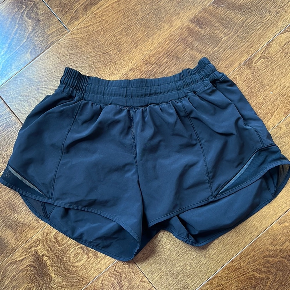 Lululemon Black Hotty Hot Shorts Size 6 4”inseam